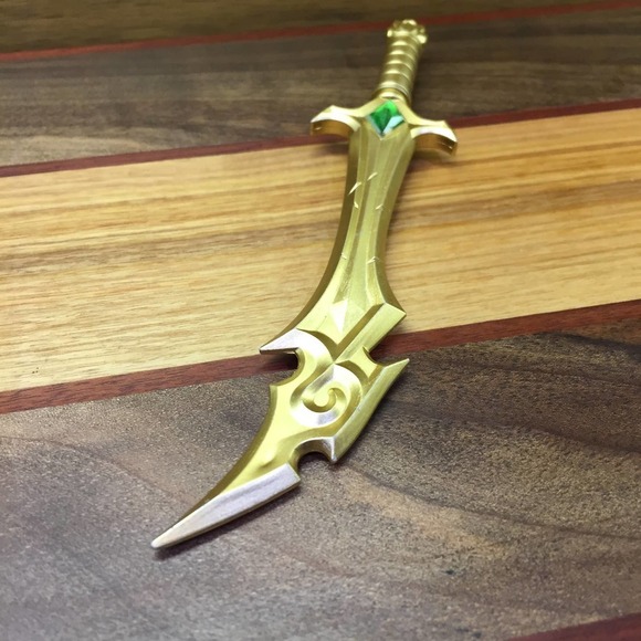 Golden Colored Green Gem Sword - Secret Hidden Writing Pen - Picture 3 of 4